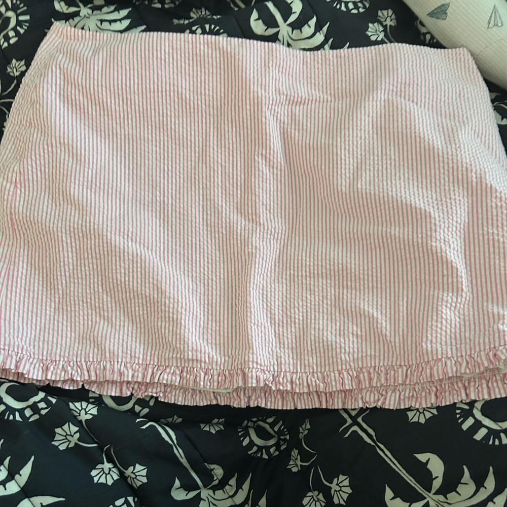 Pink Lilly pulitzer Seersucker mini skirt.